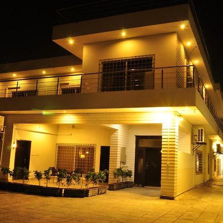 Reina Boutique Hotel - G6/3 Islamabad Exteriör bild